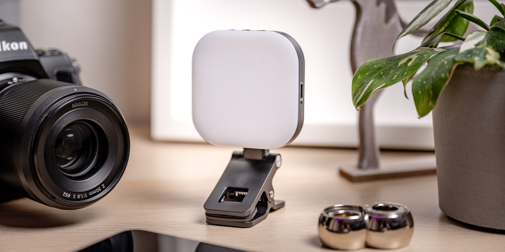 Lampka LED Newell Sunny do smartfona